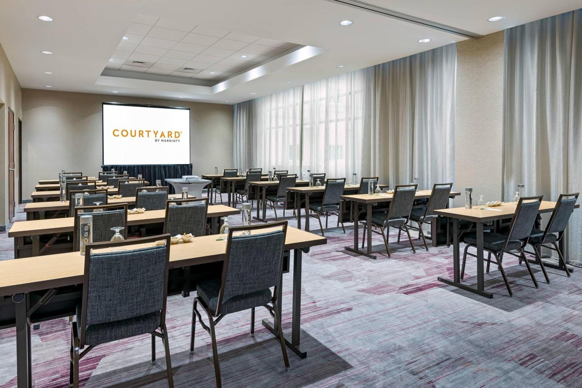 Courtyard Fort Wayne Downtown At Grand Wayne Convention Center Ngoại thất bức ảnh