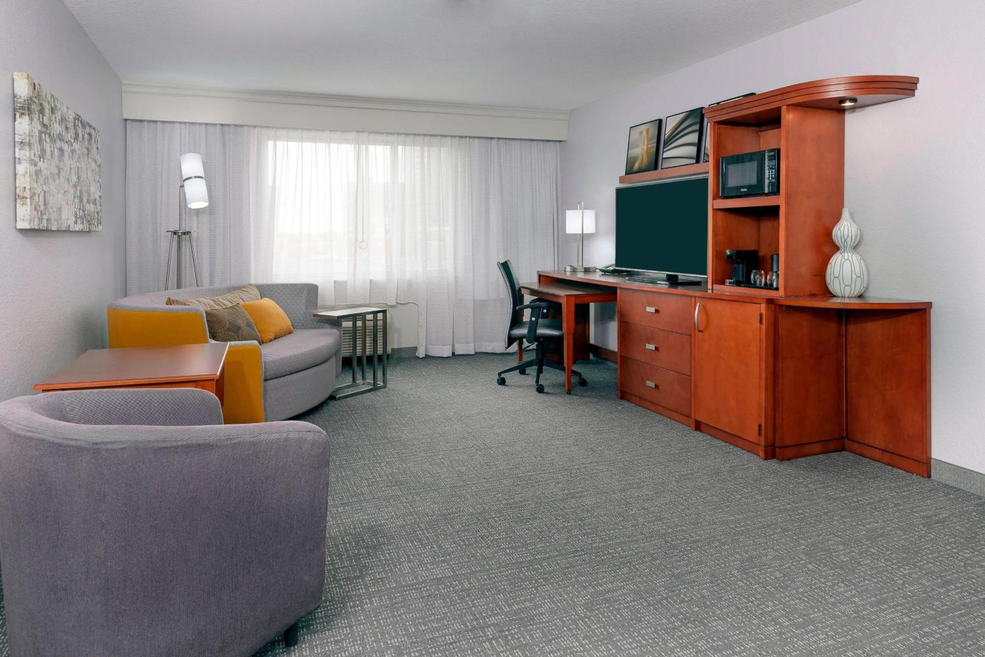 Courtyard Fort Wayne Downtown At Grand Wayne Convention Center Ngoại thất bức ảnh