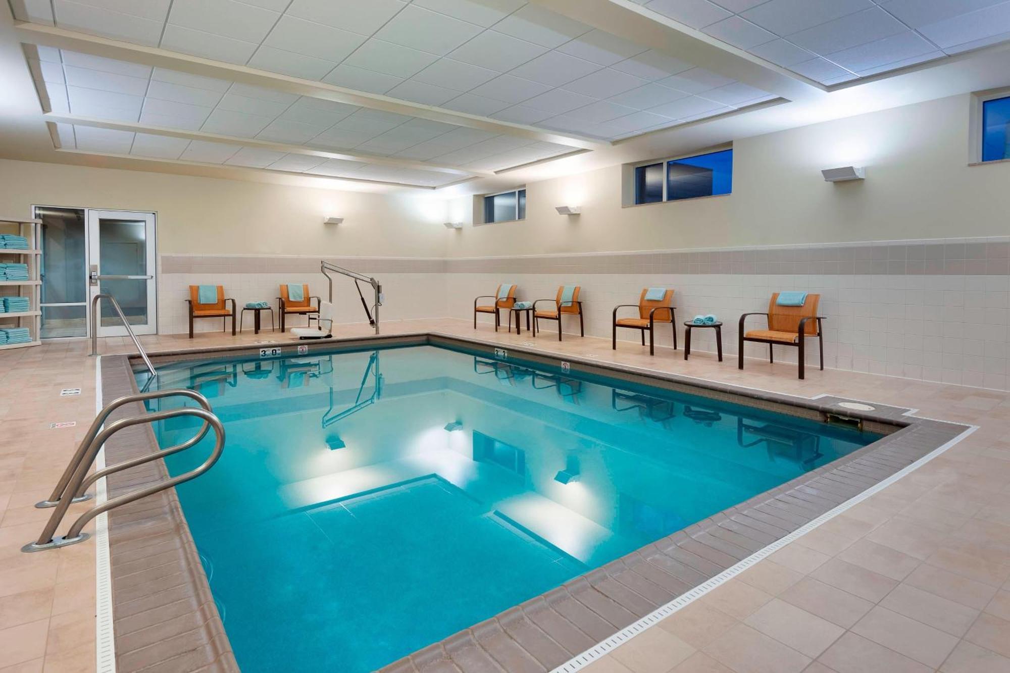 Courtyard Fort Wayne Downtown At Grand Wayne Convention Center Ngoại thất bức ảnh
