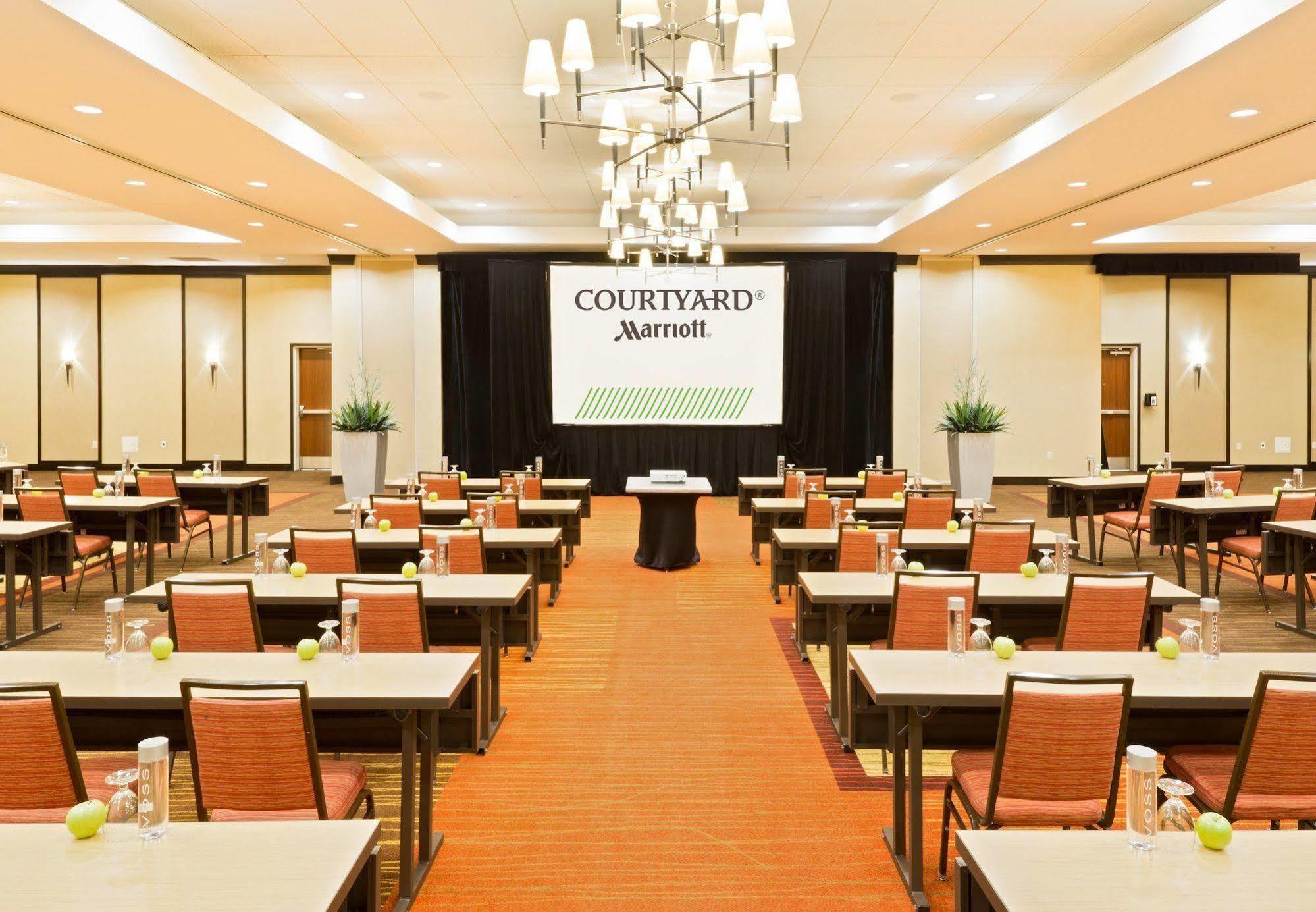 Courtyard Fort Wayne Downtown At Grand Wayne Convention Center Ngoại thất bức ảnh
