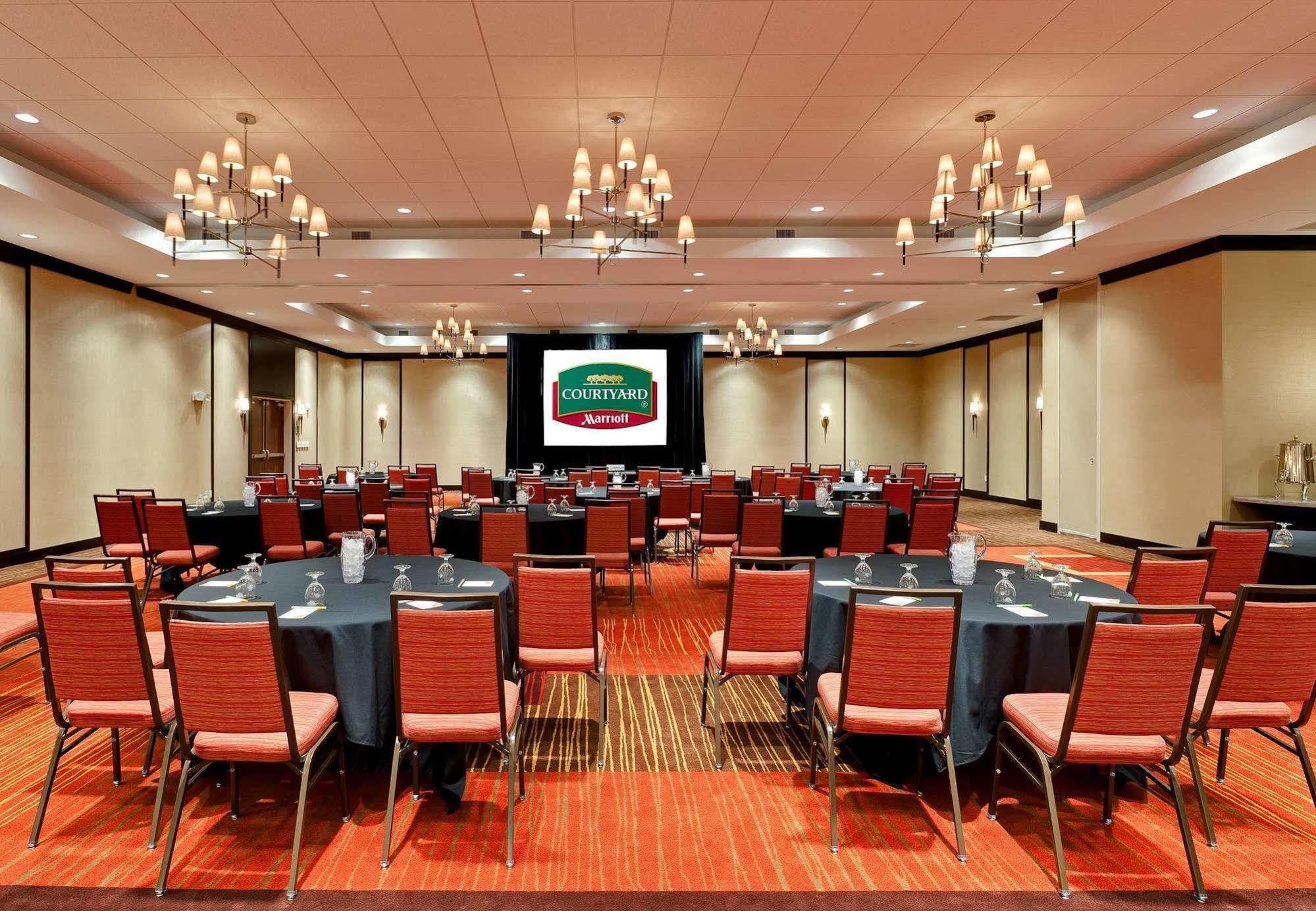 Courtyard Fort Wayne Downtown At Grand Wayne Convention Center Ngoại thất bức ảnh
