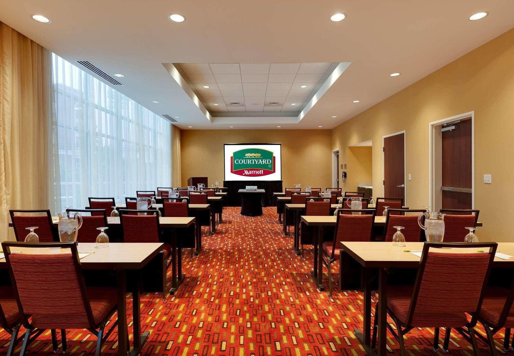 Courtyard Fort Wayne Downtown At Grand Wayne Convention Center Ngoại thất bức ảnh