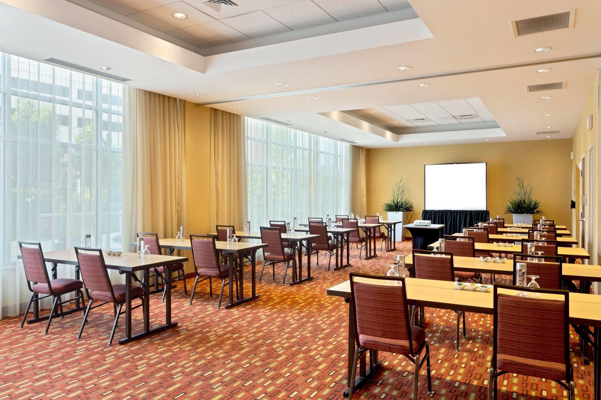 Courtyard Fort Wayne Downtown At Grand Wayne Convention Center Ngoại thất bức ảnh