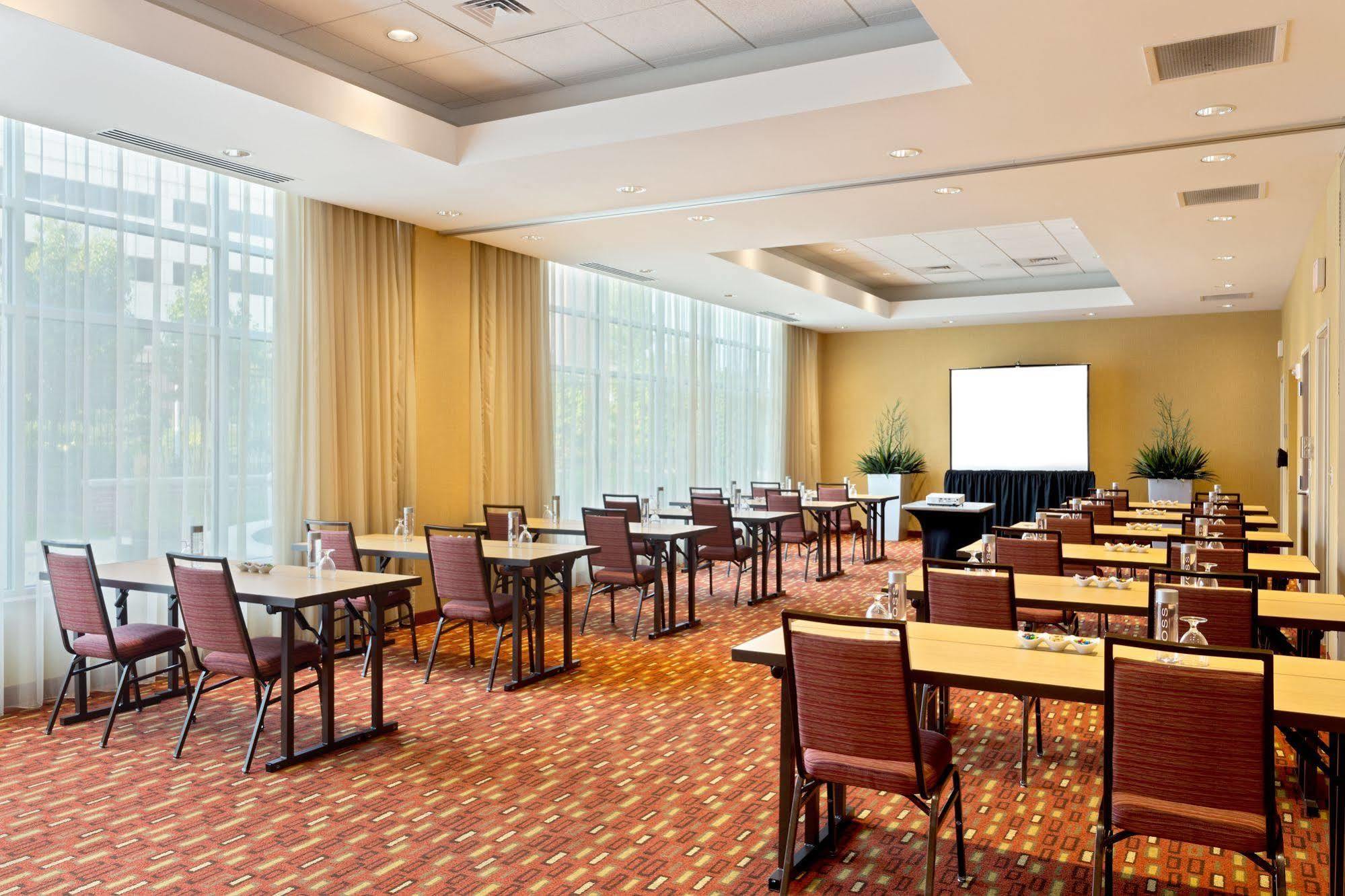 Courtyard Fort Wayne Downtown At Grand Wayne Convention Center Hotel Ngoại thất bức ảnh