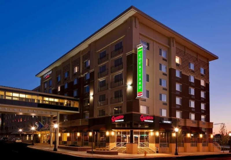 Courtyard Fort Wayne Downtown At Grand Wayne Convention Center Ngoại thất bức ảnh