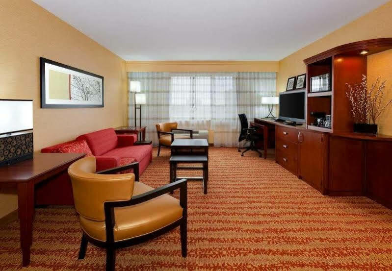Courtyard Fort Wayne Downtown At Grand Wayne Convention Center Ngoại thất bức ảnh