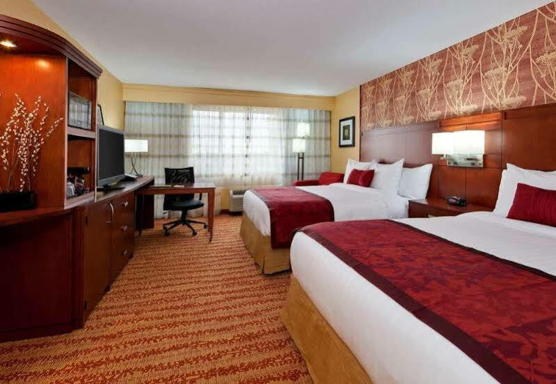 Courtyard Fort Wayne Downtown At Grand Wayne Convention Center Ngoại thất bức ảnh